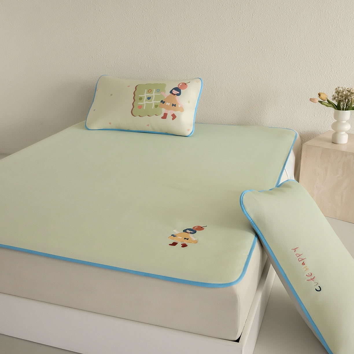 91家纺网 家纺一手货源 找家纺 禧禾 2026春夏新款A类600D数码冰丝席凉席席子-冰菓系列 苹果女孩-床笠款