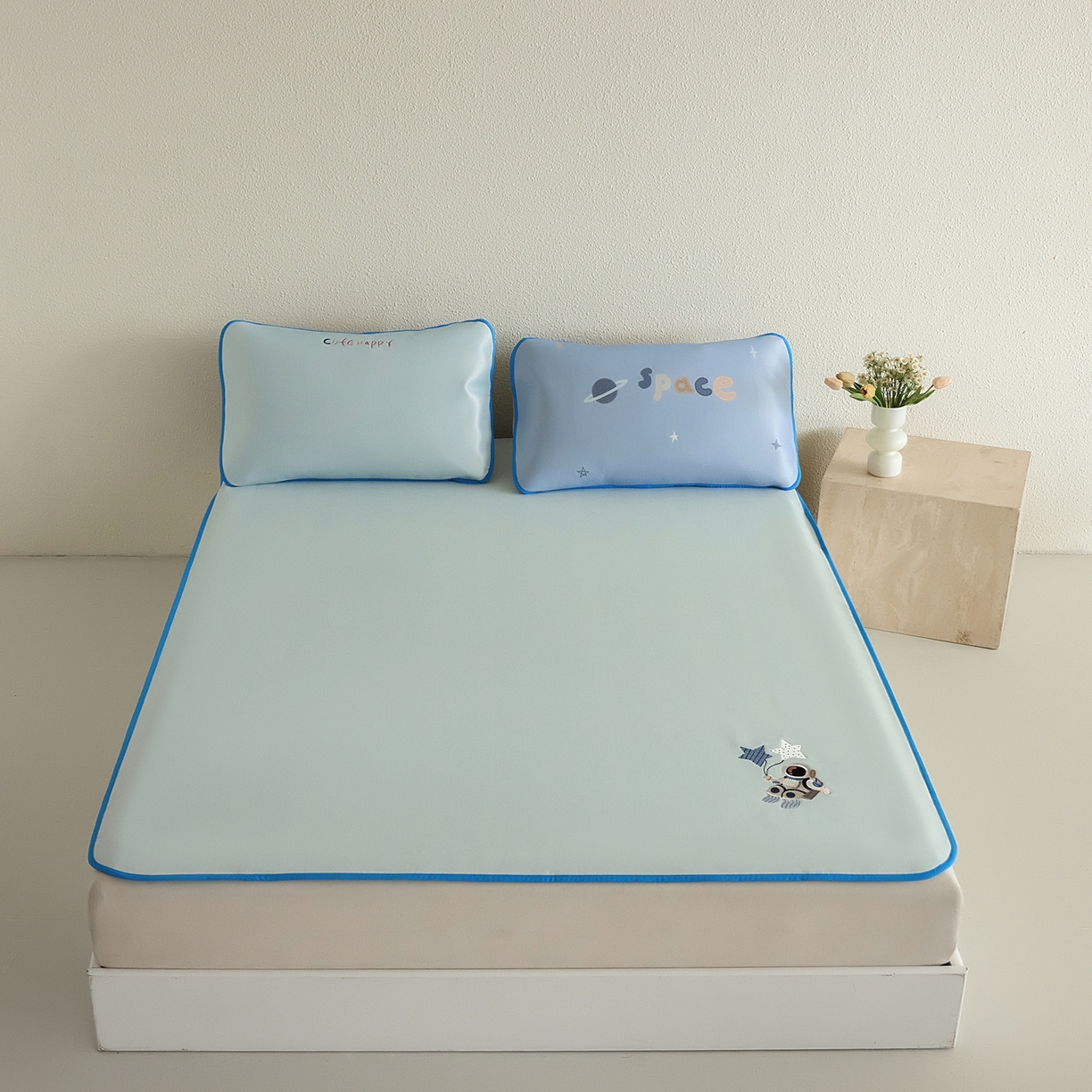 91家纺网 家纺一手货源 找家纺 禧禾 2026春夏新款A类600D数码冰丝席凉席席子-冰菓系列 星际宇航-床笠款