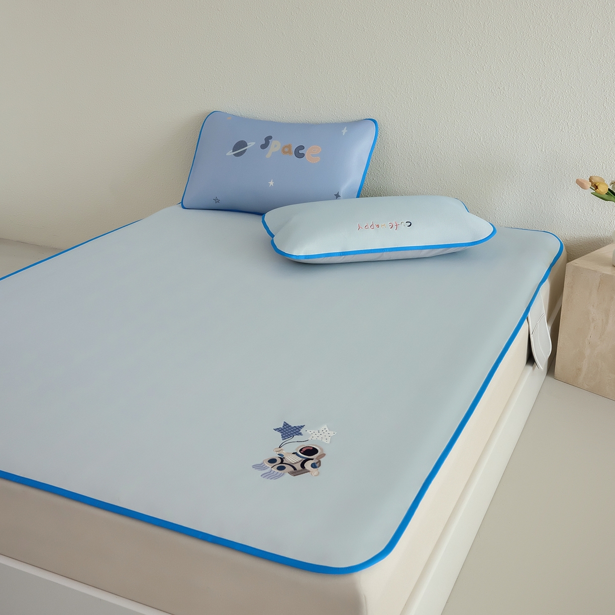 91家纺网 家纺一手货源 找家纺 禧禾 2026春夏新款A类600D数码冰丝席凉席席子-冰菓系列 星际宇航-床笠款