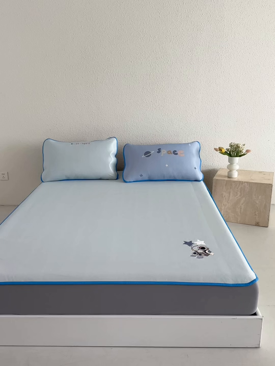 91家纺网 家纺一手货源 找家纺 禧禾 2026春夏新款A类600D数码冰丝席凉席席子-冰菓系列 星际宇航-床笠款