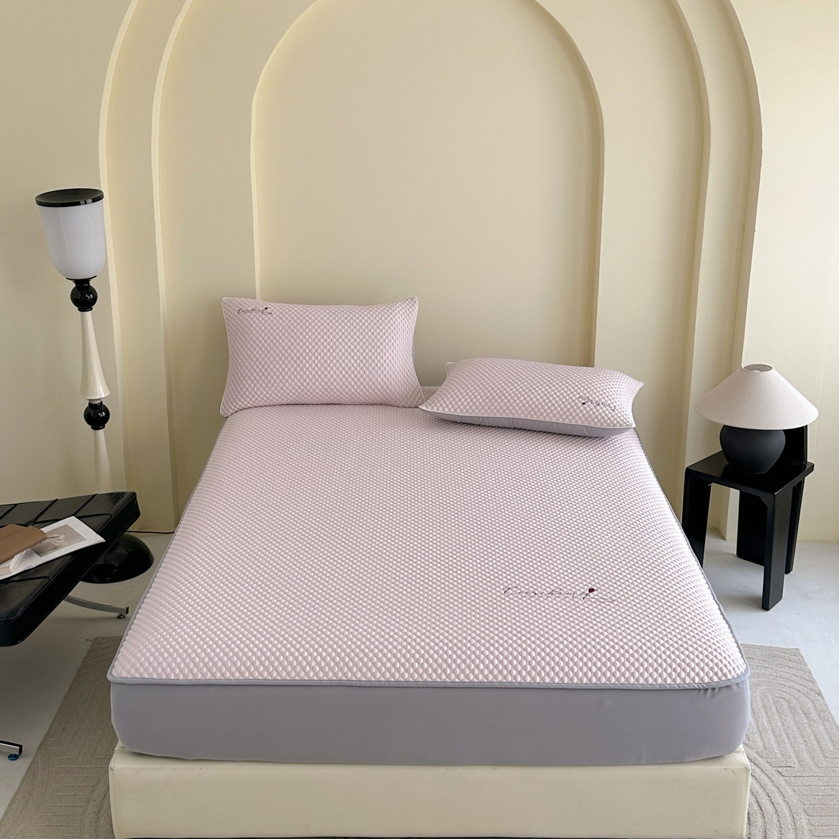 91家纺网 家纺一手货源 找家纺 禧禾 2026新款高冰感豆豆太空席 罗斯粉-床笠款