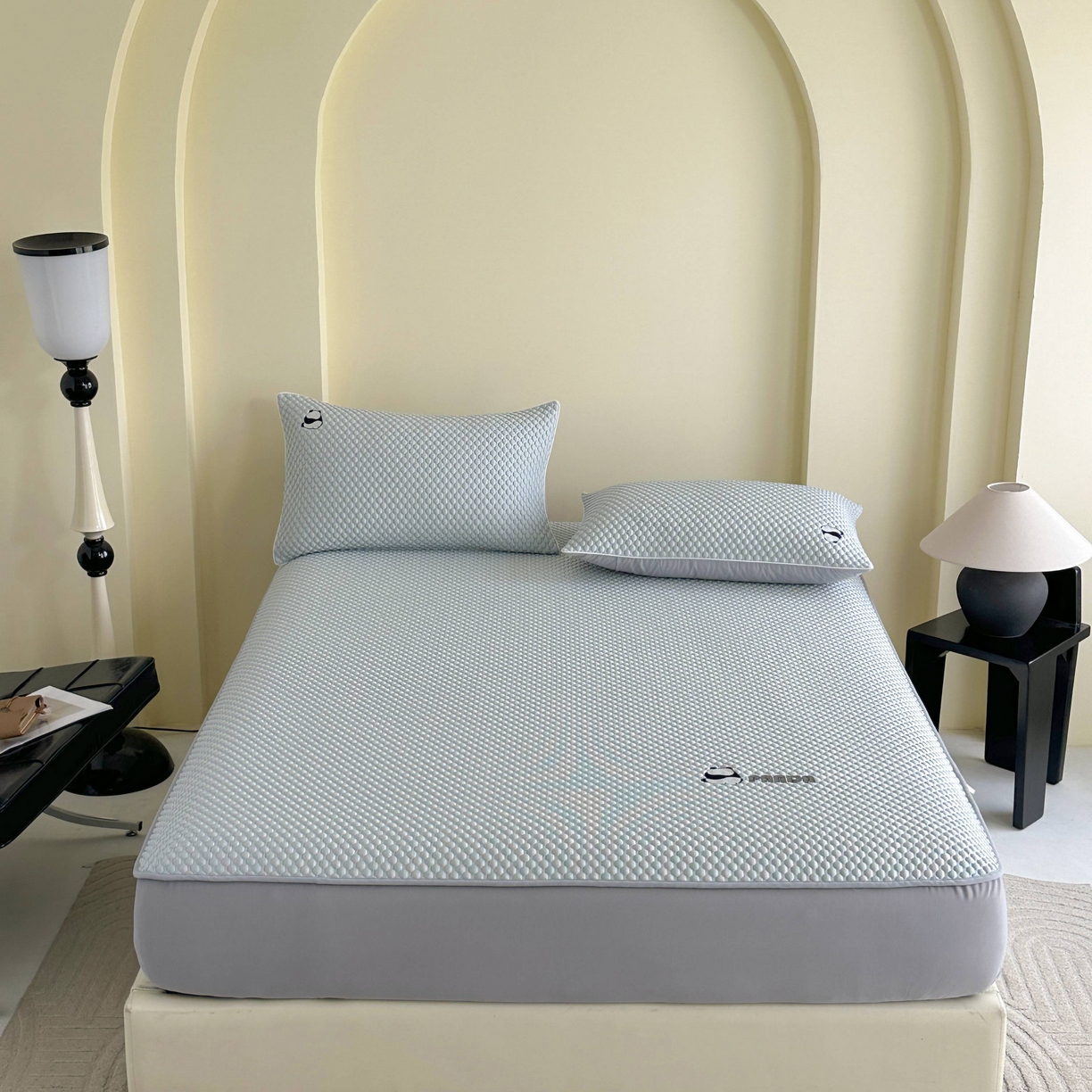 91家纺网 家纺一手货源 找家纺 禧禾 2026新款高冰感豆豆太空席 潘达蓝-床笠款