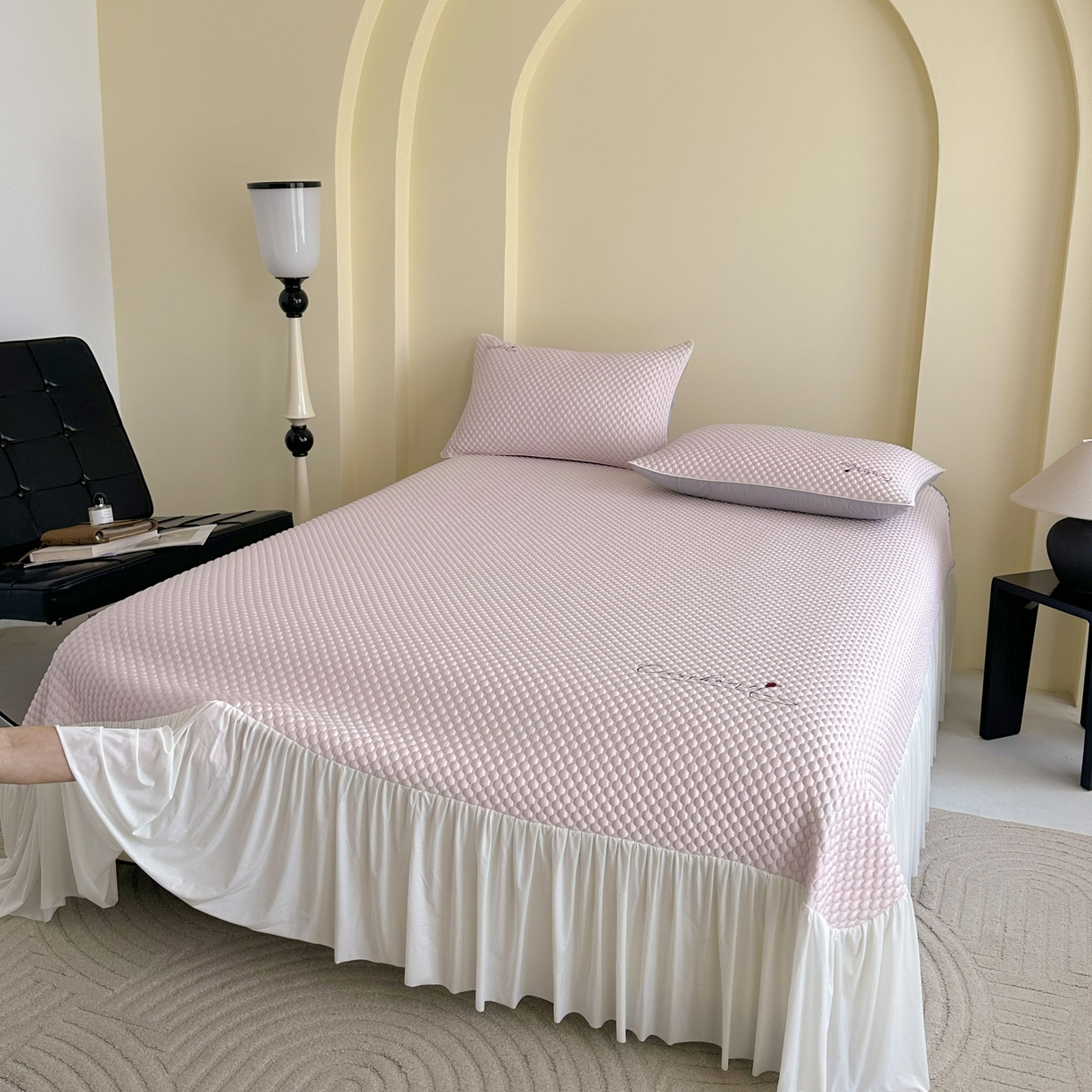 91家纺网 家纺一手货源 找家纺 禧禾 2026新款高冰感豆豆太空席 罗斯粉-床裙款