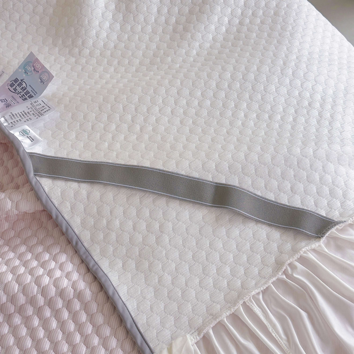 91家纺网 家纺一手货源 找家纺 禧禾 2026新款高冰感豆豆太空席 罗斯粉-床裙款