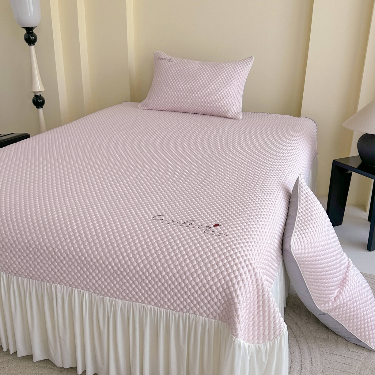 91家纺网 家纺一手货源 找家纺 禧禾 2026新款高冰感豆豆太空席 罗斯粉-床裙款