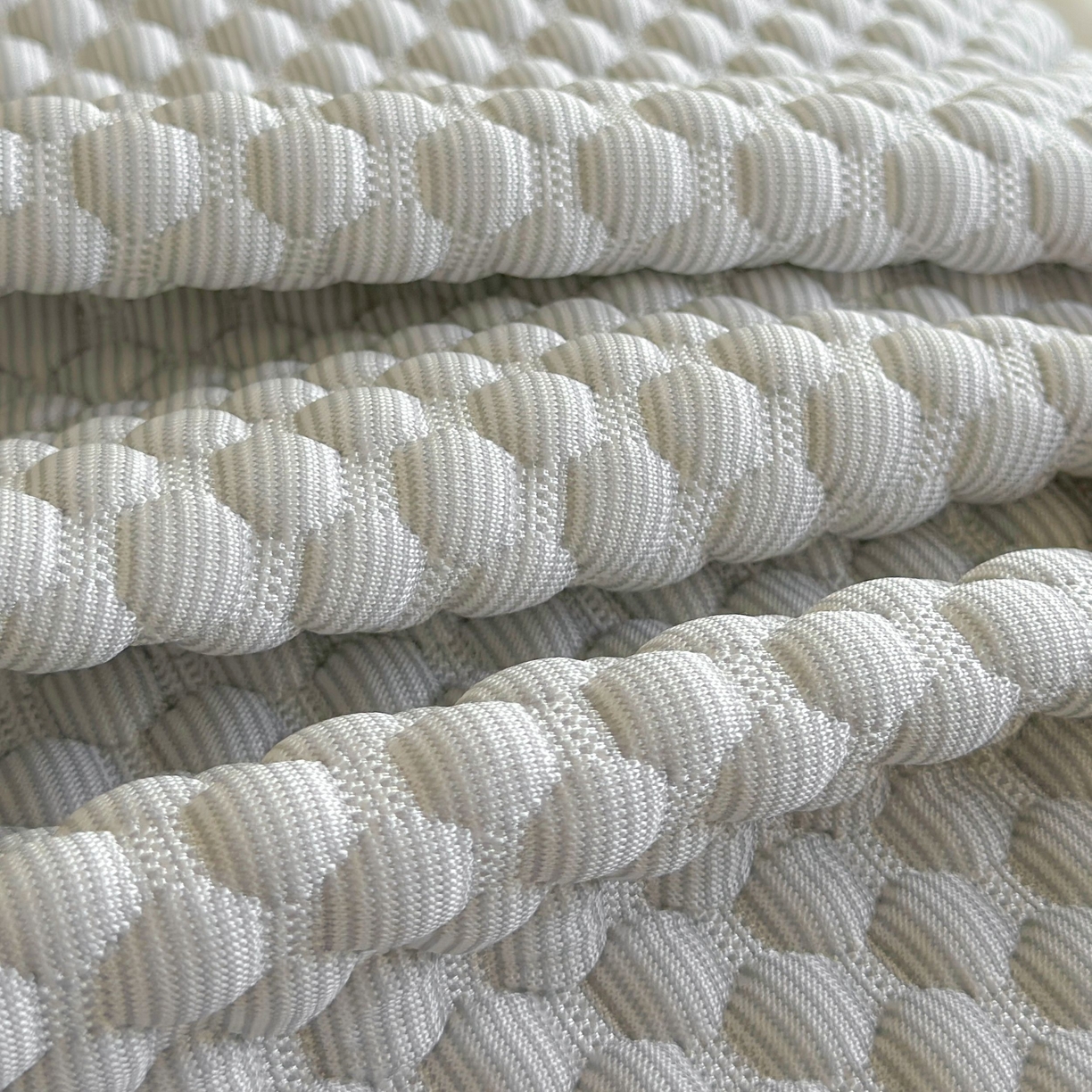 91家纺网 家纺一手货源 找家纺 禧禾 2026新款高冰感豆豆太空席 洛卡灰-床裙款