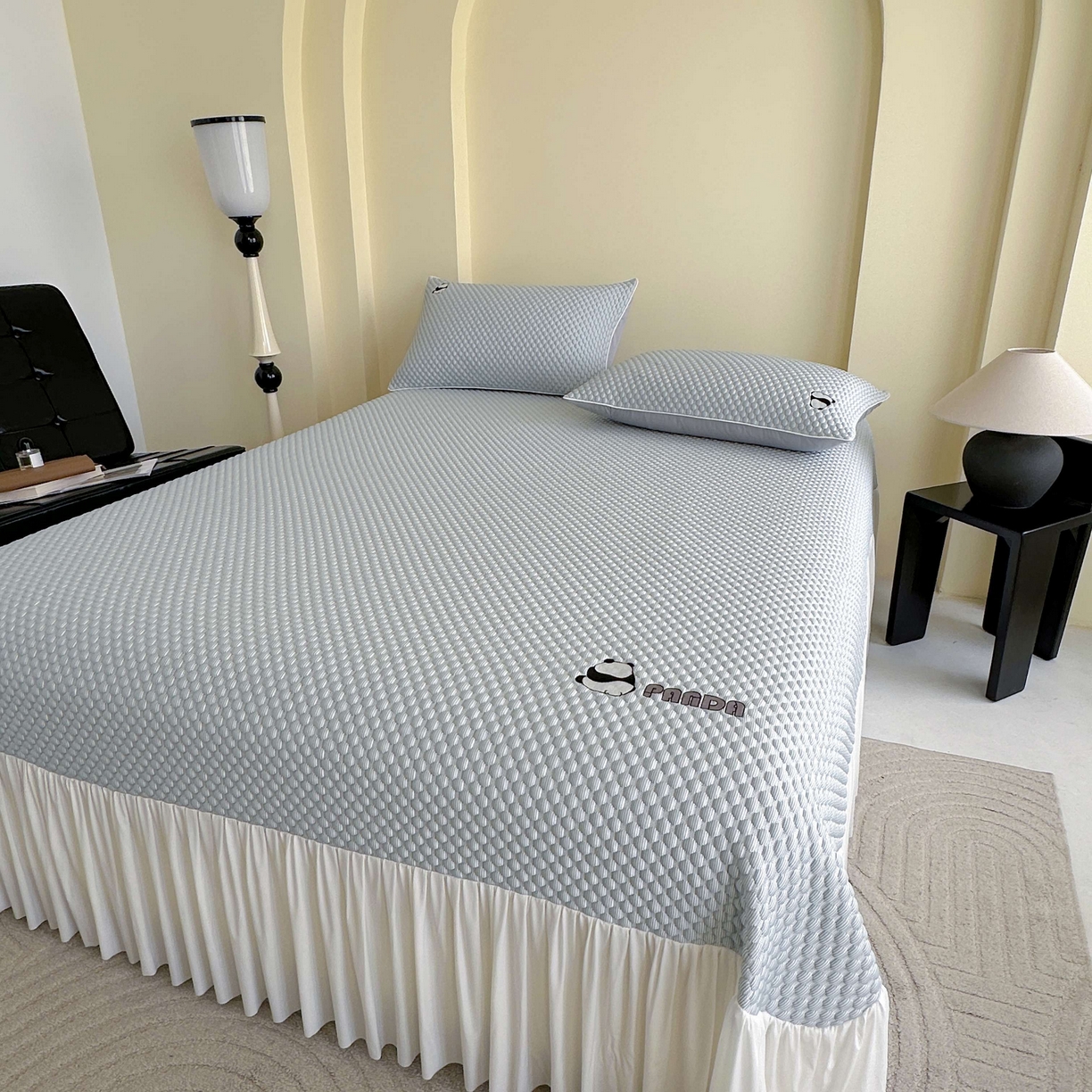 91家纺网 家纺一手货源 找家纺 禧禾 2026新款高冰感豆豆太空席 潘达蓝-床裙款