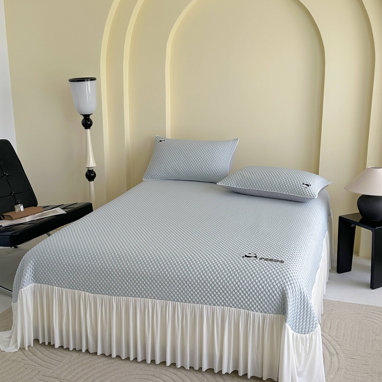 91家纺网 家纺一手货源 找家纺 禧禾 2026新款高冰感豆豆太空席 潘达蓝-床裙款