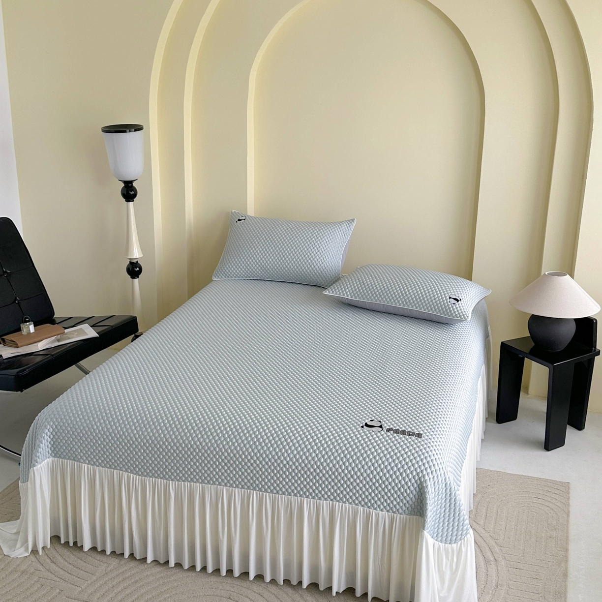 91家纺网 家纺一手货源 找家纺 禧禾 2026新款高冰感豆豆太空席 潘达蓝-床裙款