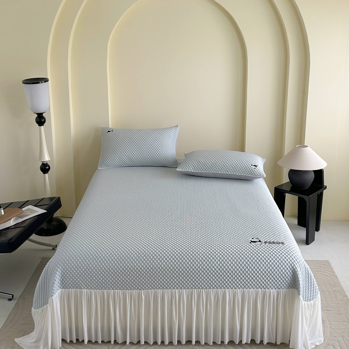 91家纺网 家纺一手货源 找家纺 禧禾 2026新款高冰感豆豆太空席 潘达蓝-床裙款