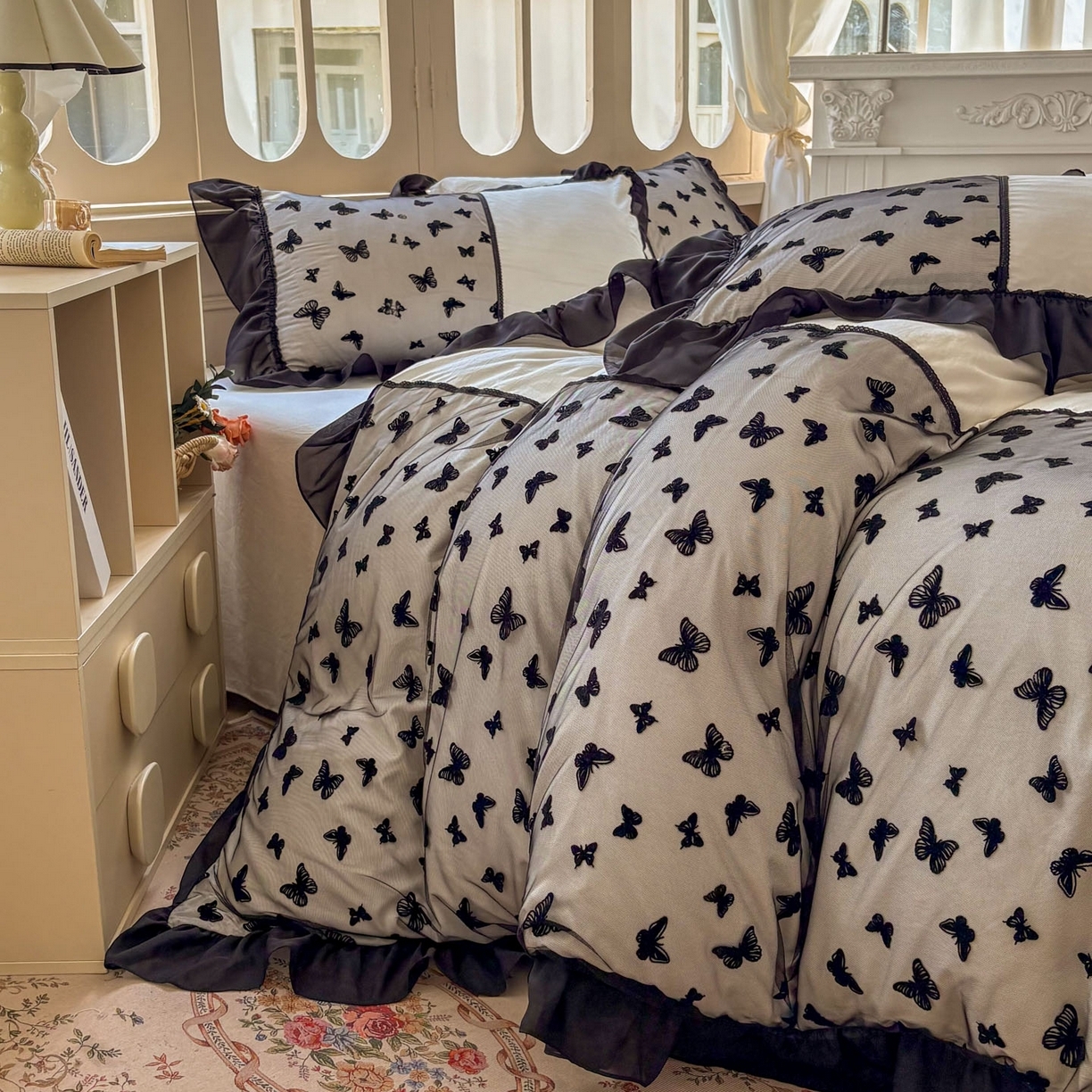 91家纺网 家纺一手货源 找家纺 （总）韩秀家纺 2026法式超柔水洗棉蕾丝花边床裙四件套工艺款床罩床笠款皱皱纱云朵棉四件套-蝴蝶梦境