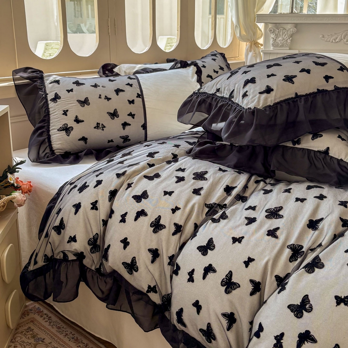 91家纺网 家纺一手货源 找家纺 （总）韩秀家纺 2026法式超柔水洗棉蕾丝花边床裙四件套工艺款床罩床笠款皱皱纱云朵棉四件套-蝴蝶梦境