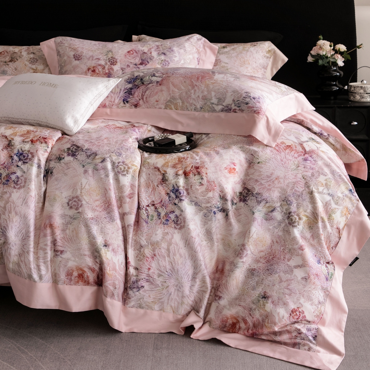 91家纺网 家纺一手货源 找家纺 （总）馨蕊家居 2026新款100S澳棉全棉纯棉数码印花四件套-朵涵