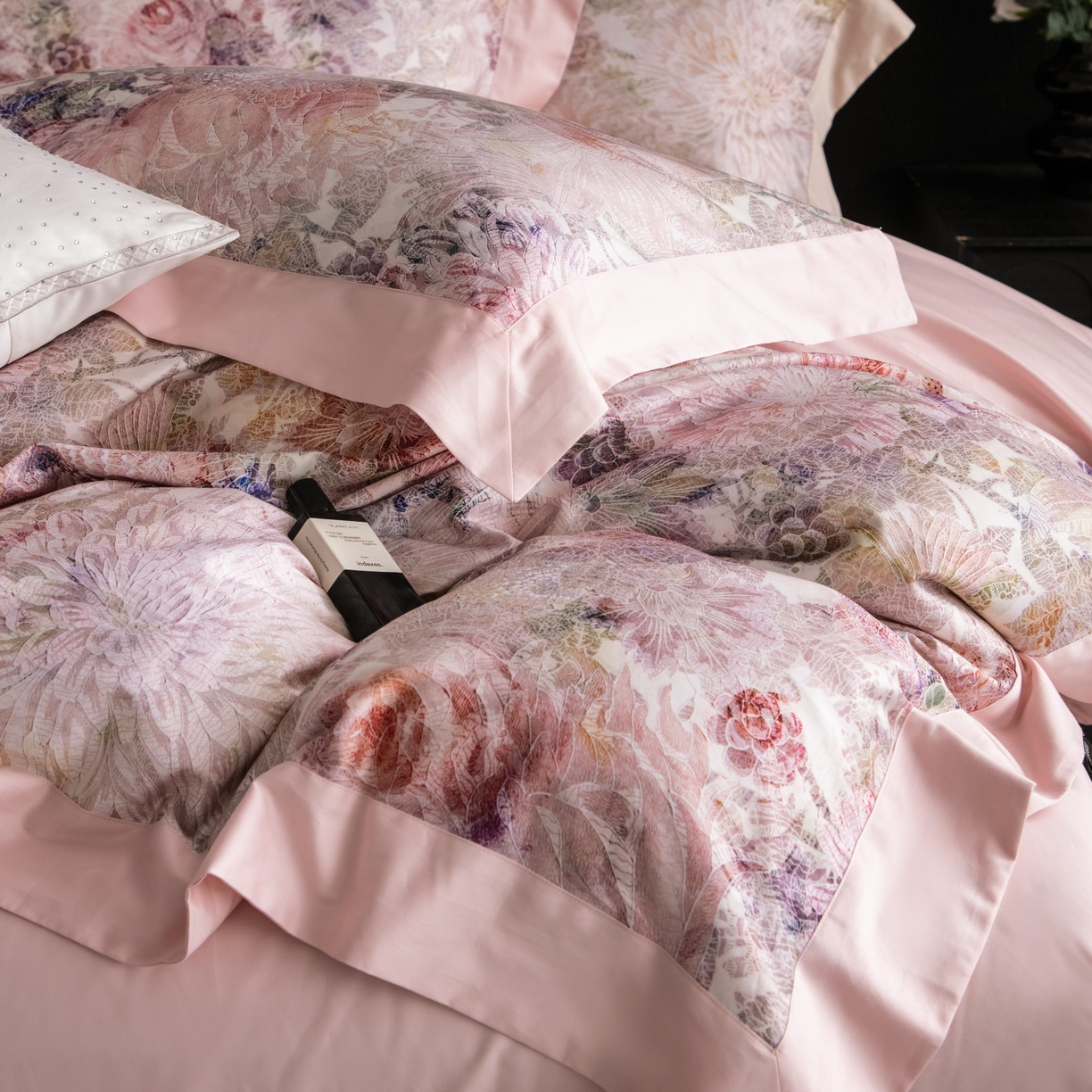 91家纺网 家纺一手货源 找家纺 （总）馨蕊家居 2026新款100S澳棉全棉纯棉数码印花四件套-朵涵