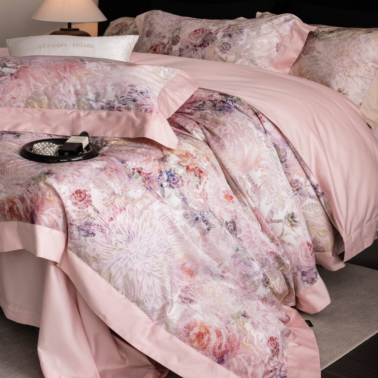 91家纺网 家纺一手货源 找家纺 （总）馨蕊家居 2026新款100S澳棉全棉纯棉数码印花四件套-朵涵