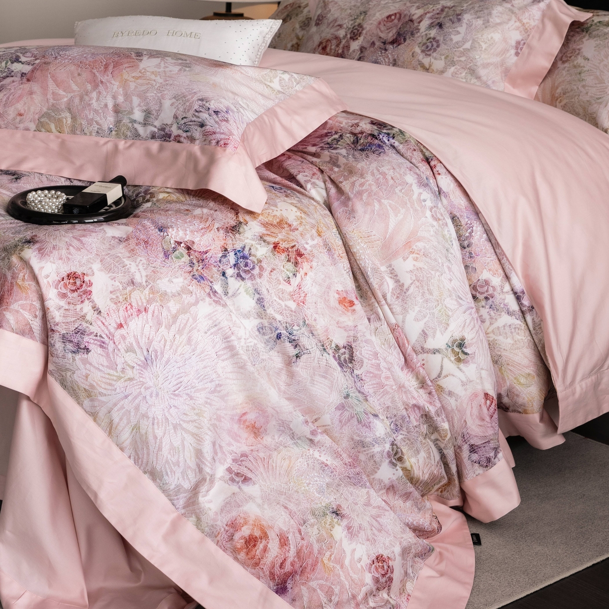 91家纺网 家纺一手货源 找家纺 （总）馨蕊家居 2026新款100S澳棉全棉纯棉数码印花四件套-朵涵