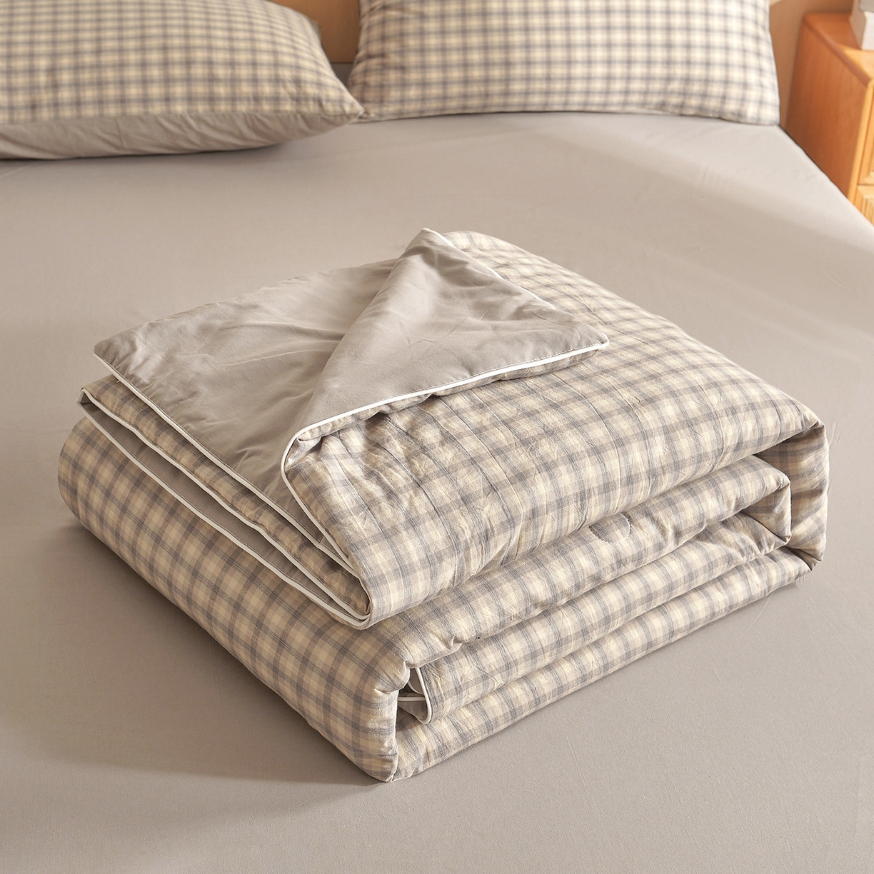 91家纺网 家纺一手货源 找家纺 典冠 2025新款A类全棉色织水洗棉夏被夏凉被 焕花灰