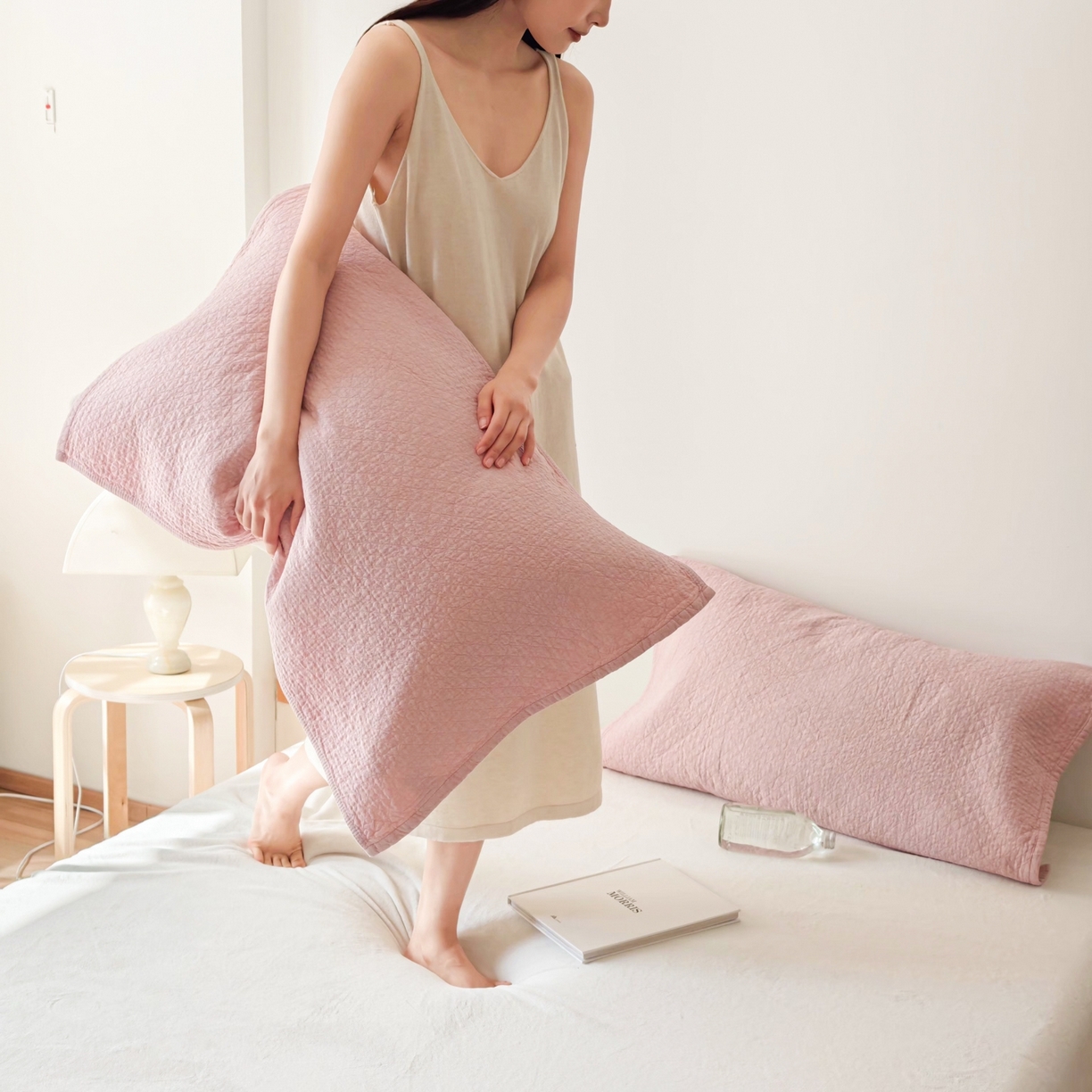 91家纺网 家纺一手货源 找家纺 沐瑟家纺 2026新款无印风格子款枕巾 素格-粉色