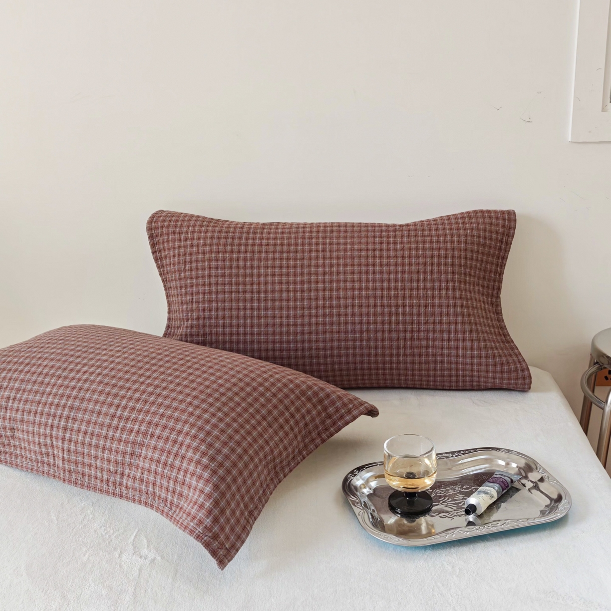 91家纺网 家纺一手货源 找家纺 沐瑟家纺 2026新款无印风格子款枕巾 芸榕-咖色