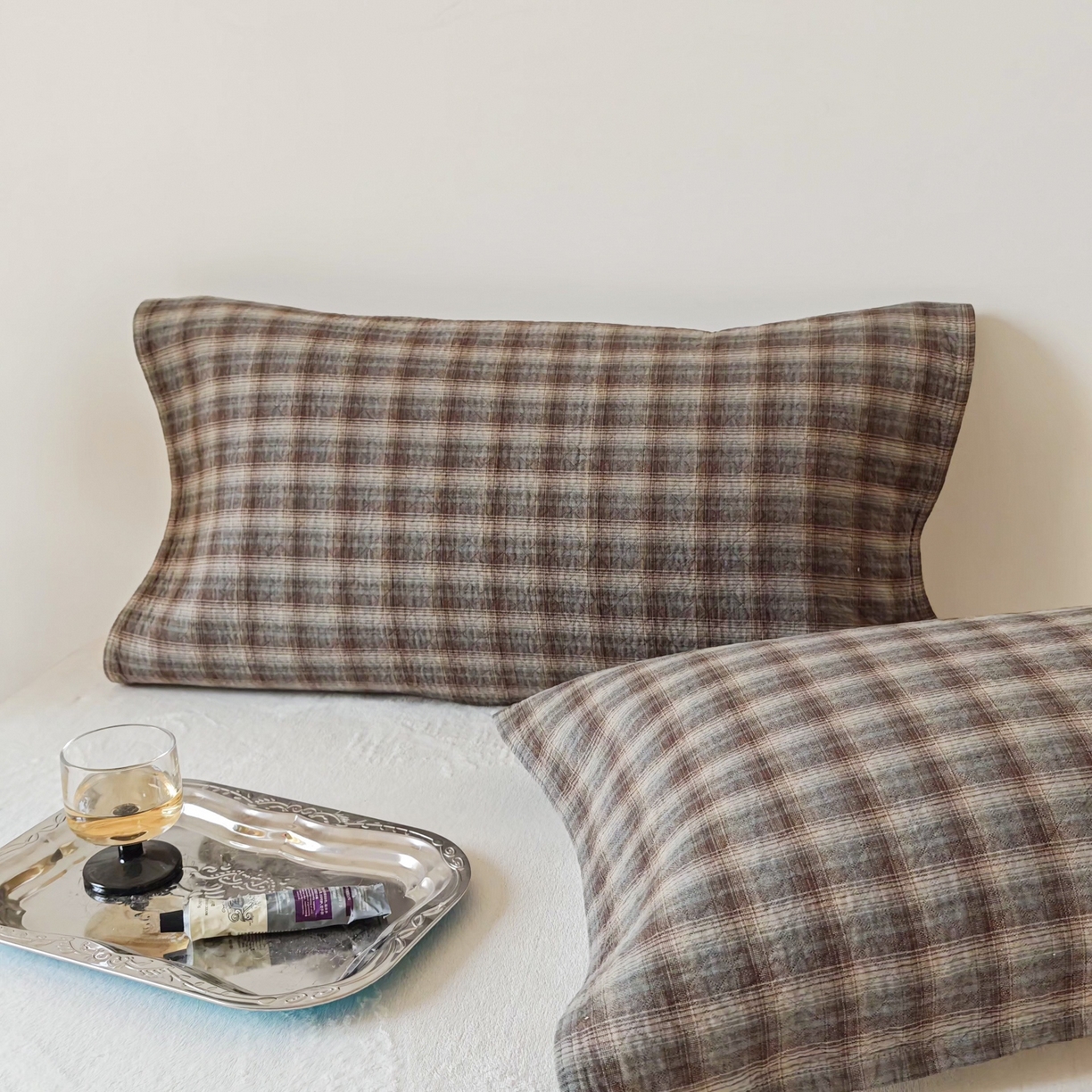 91家纺网 家纺一手货源 找家纺 沐瑟家纺 2026新款无印风格子款枕巾 芸柚-深灰