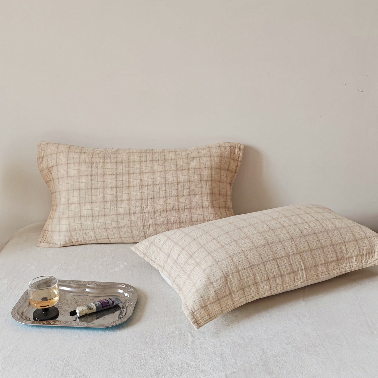 91家纺网 家纺一手货源 找家纺 沐瑟家纺 2026新款无印风格子款枕巾 芸柚-米白