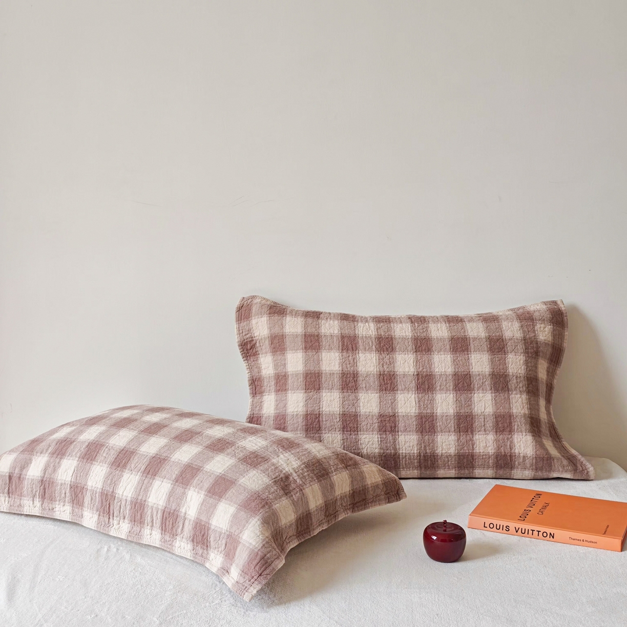 91家纺网 家纺一手货源 找家纺 沐瑟家纺 2026新款无印风格子款枕巾 华夫生活-浅咖