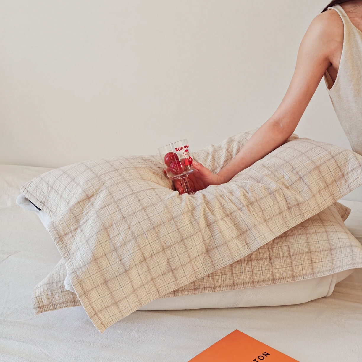 91家纺网 家纺一手货源 找家纺 沐瑟家纺 2026新款无印风格子款枕巾 芸柚-米白