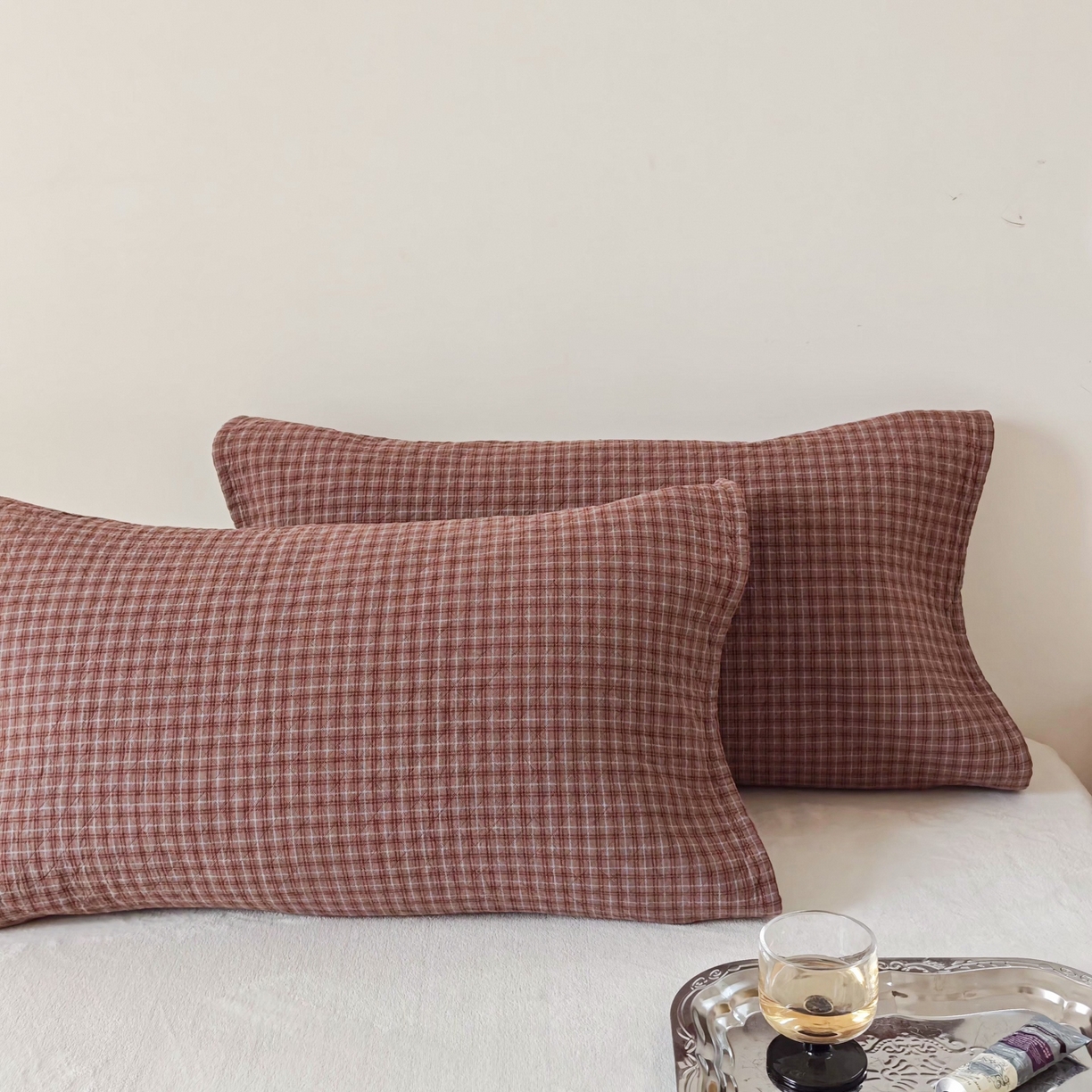 91家纺网 家纺一手货源 找家纺 沐瑟家纺 2026新款无印风格子款枕巾 芸榕-咖色