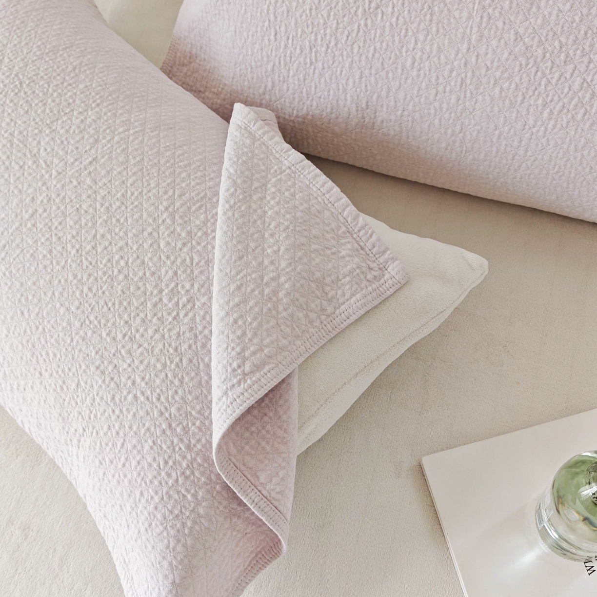 91家纺网 家纺一手货源 找家纺 沐瑟家纺 2026新款无印风格子款枕巾 素格-淡紫