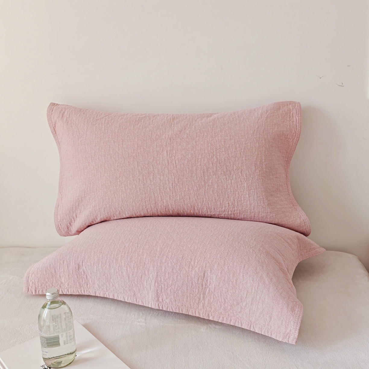 91家纺网 家纺一手货源 找家纺 沐瑟家纺 2026新款无印风格子款枕巾 米格-粉色