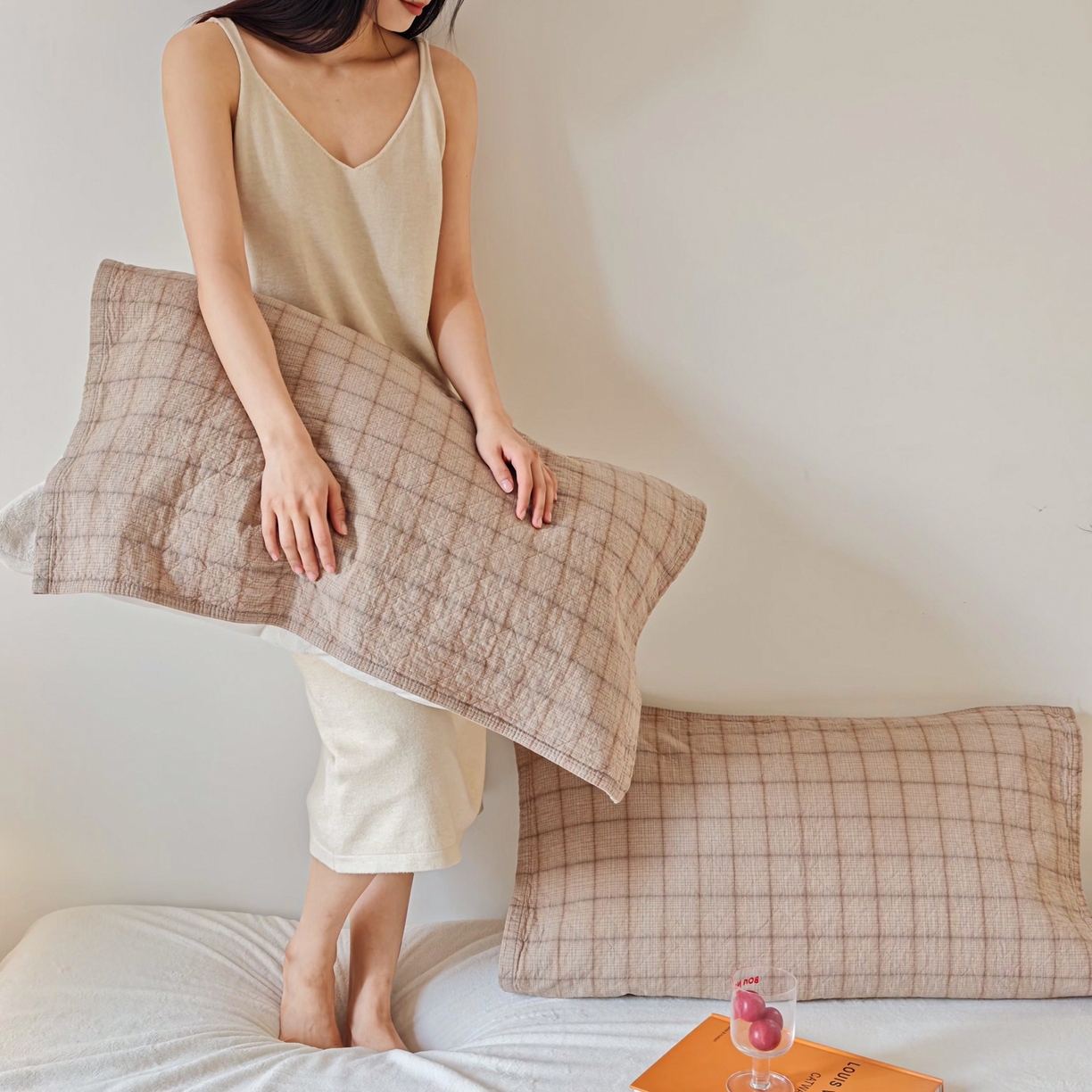 91家纺网 家纺一手货源 找家纺 沐瑟家纺 2026新款无印风格子款枕巾 芸柚-浅咖