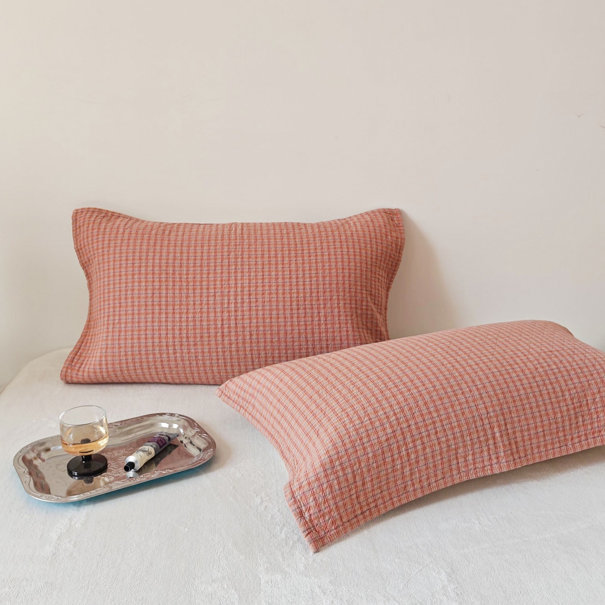 91家纺网 家纺一手货源 找家纺 沐瑟家纺 2026新款无印风格子款枕巾 芸榕-粉色