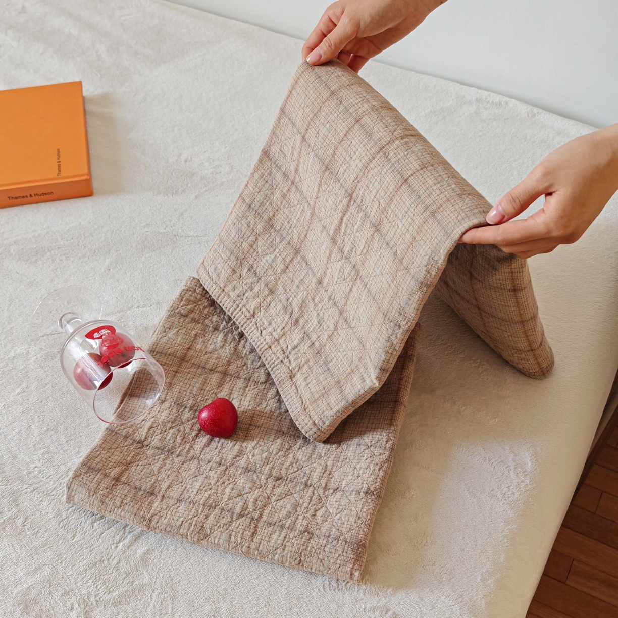 91家纺网 家纺一手货源 找家纺 沐瑟家纺 2026新款无印风格子款枕巾 芸柚-浅咖