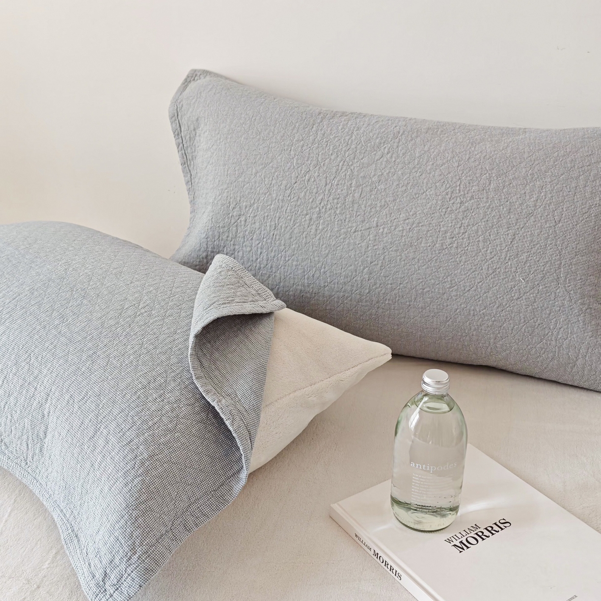 91家纺网 家纺一手货源 找家纺 沐瑟家纺 2026新款无印风格子款枕巾 米格-浅蓝