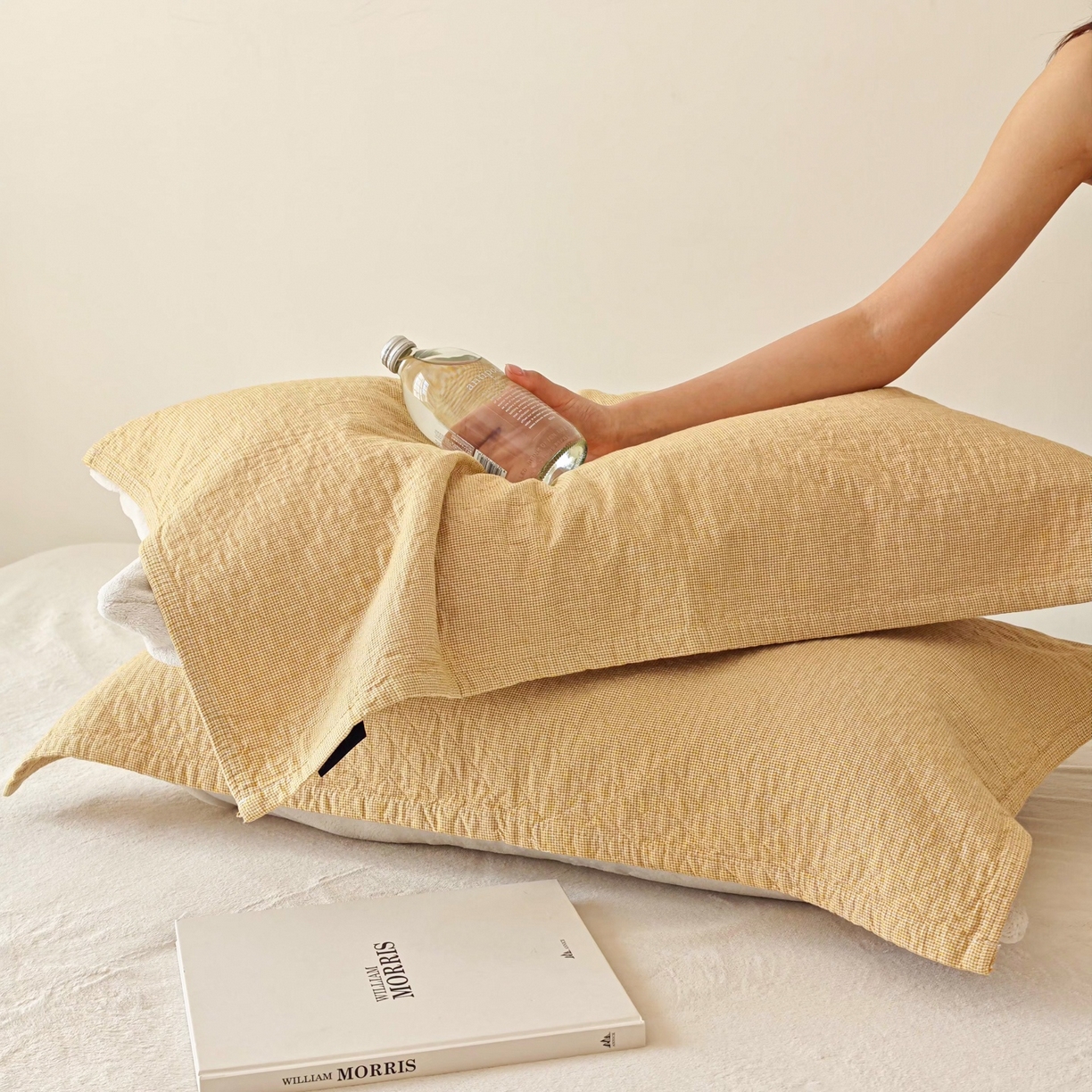 91家纺网 家纺一手货源 找家纺 沐瑟家纺 2026新款无印风格子款枕巾 米格-黄色