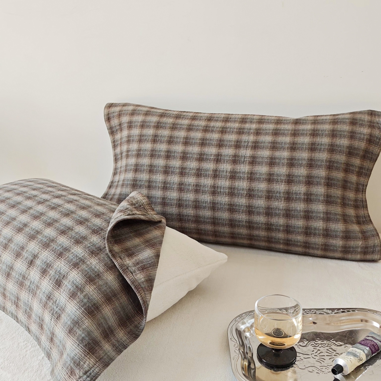 91家纺网 家纺一手货源 找家纺 沐瑟家纺 2026新款无印风格子款枕巾 芸柚-深灰