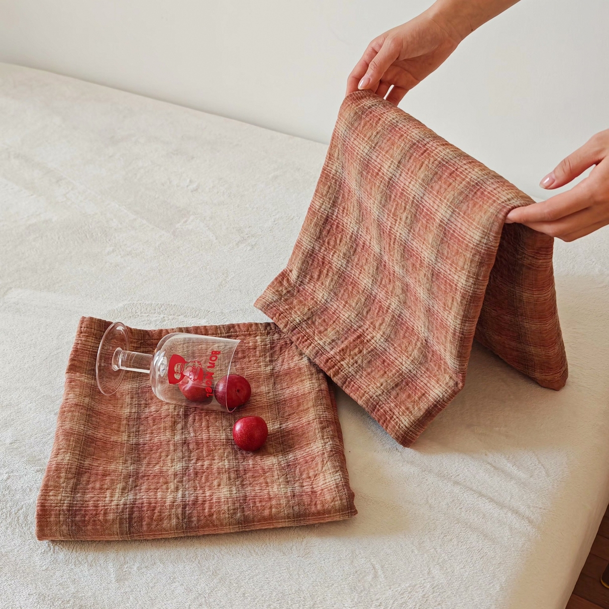 91家纺网 家纺一手货源 找家纺 沐瑟家纺 2026新款无印风格子款枕巾 芸柚-粉色