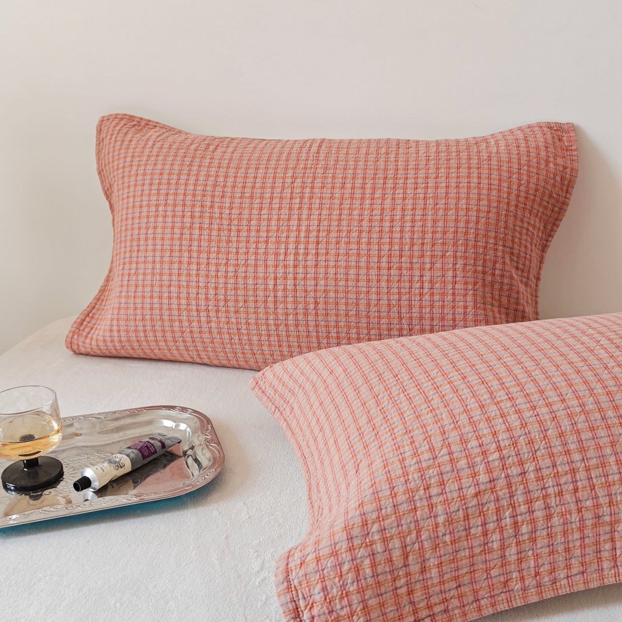 91家纺网 家纺一手货源 找家纺 沐瑟家纺 2026新款无印风格子款枕巾 芸榕-粉色