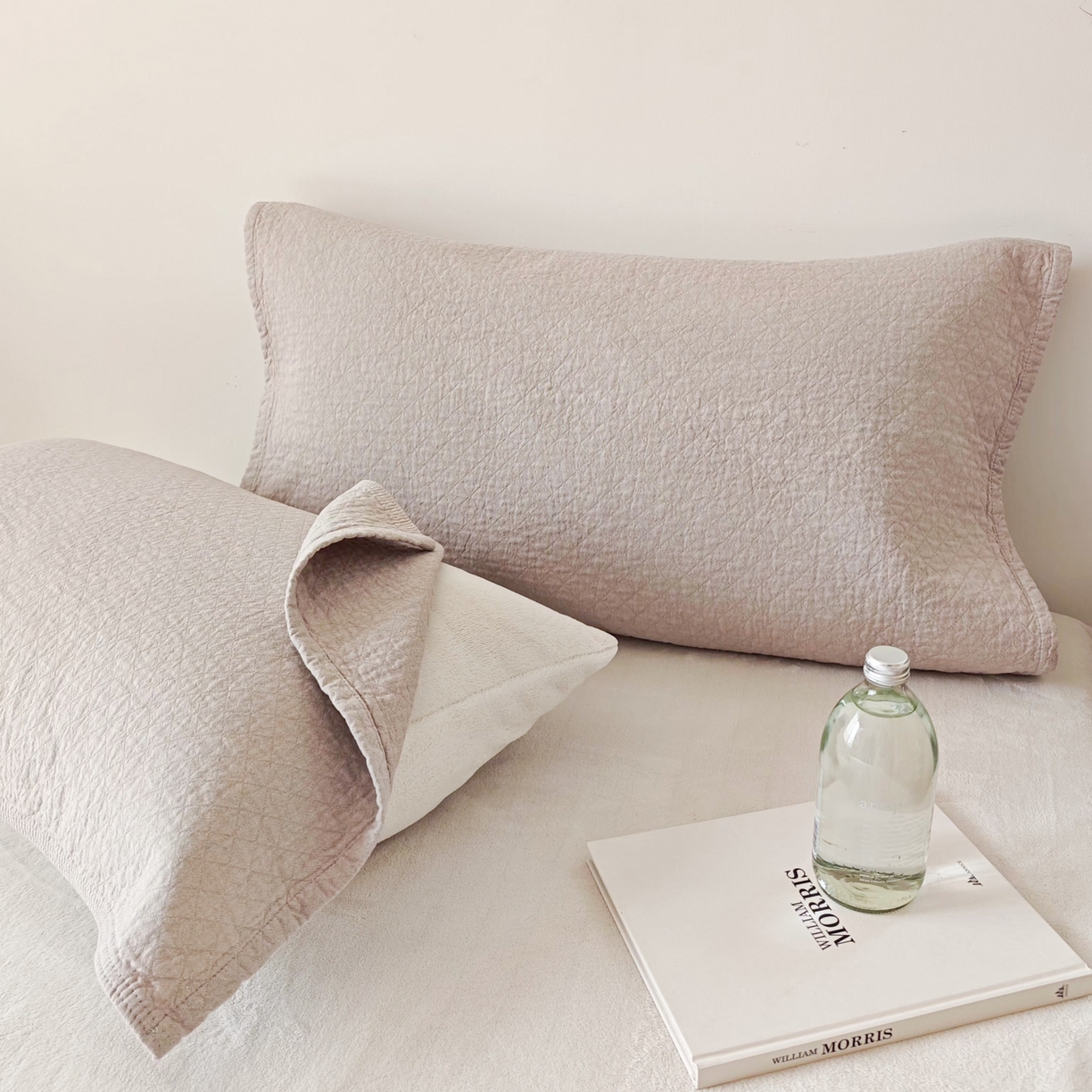 91家纺网 家纺一手货源 找家纺 沐瑟家纺 2026新款无印风格子款枕巾 素格-浅咖