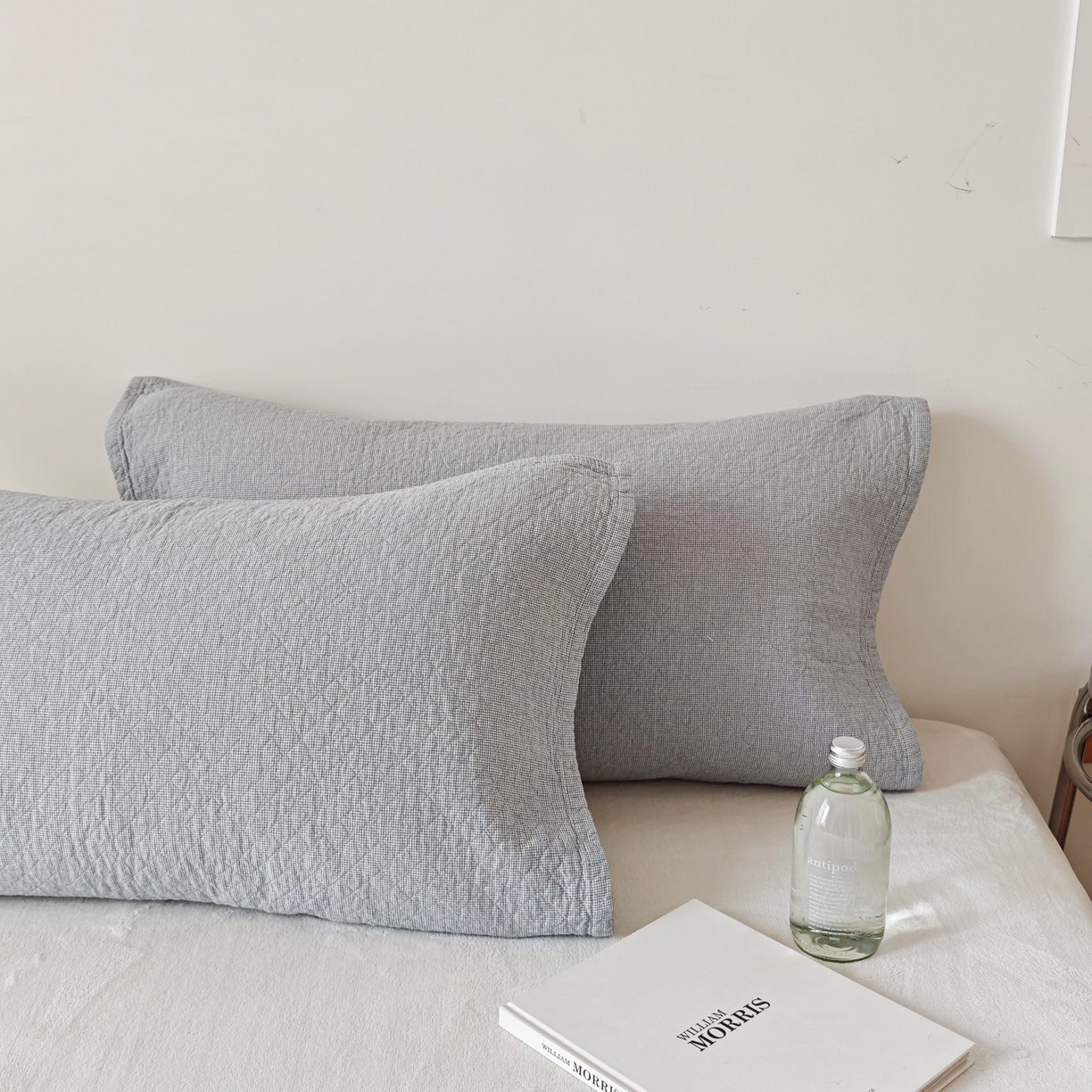 91家纺网 家纺一手货源 找家纺 沐瑟家纺 2026新款无印风格子款枕巾 米格-浅蓝