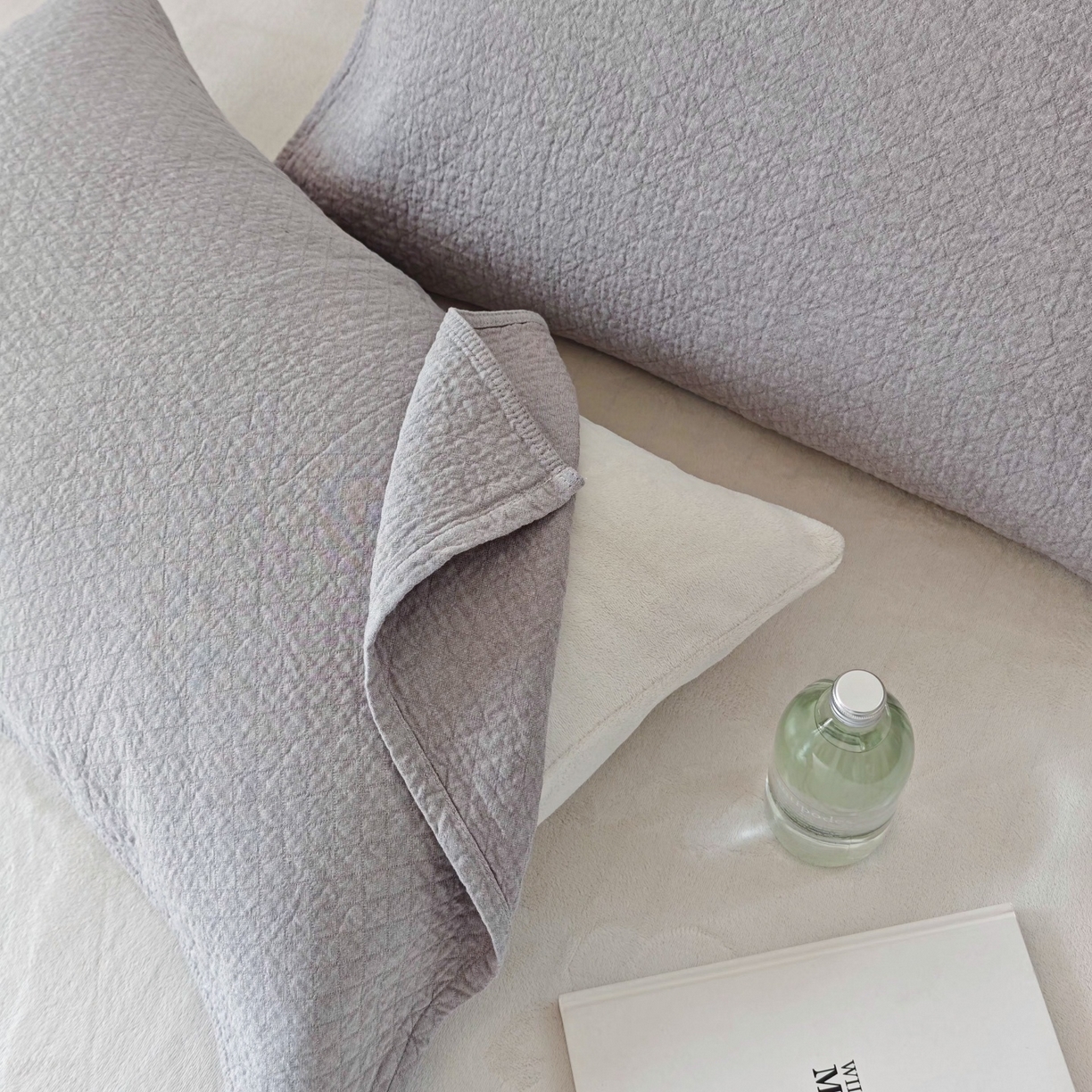 91家纺网 家纺一手货源 找家纺 沐瑟家纺 2026新款无印风格子款枕巾 素格-灰色