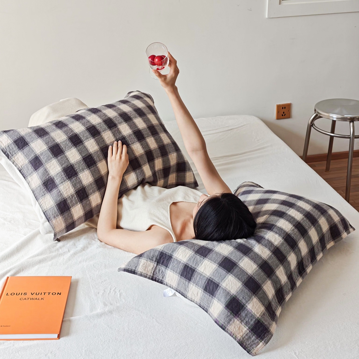 91家纺网 家纺一手货源 找家纺 沐瑟家纺 2026新款无印风格子款枕巾 华夫生活-深灰