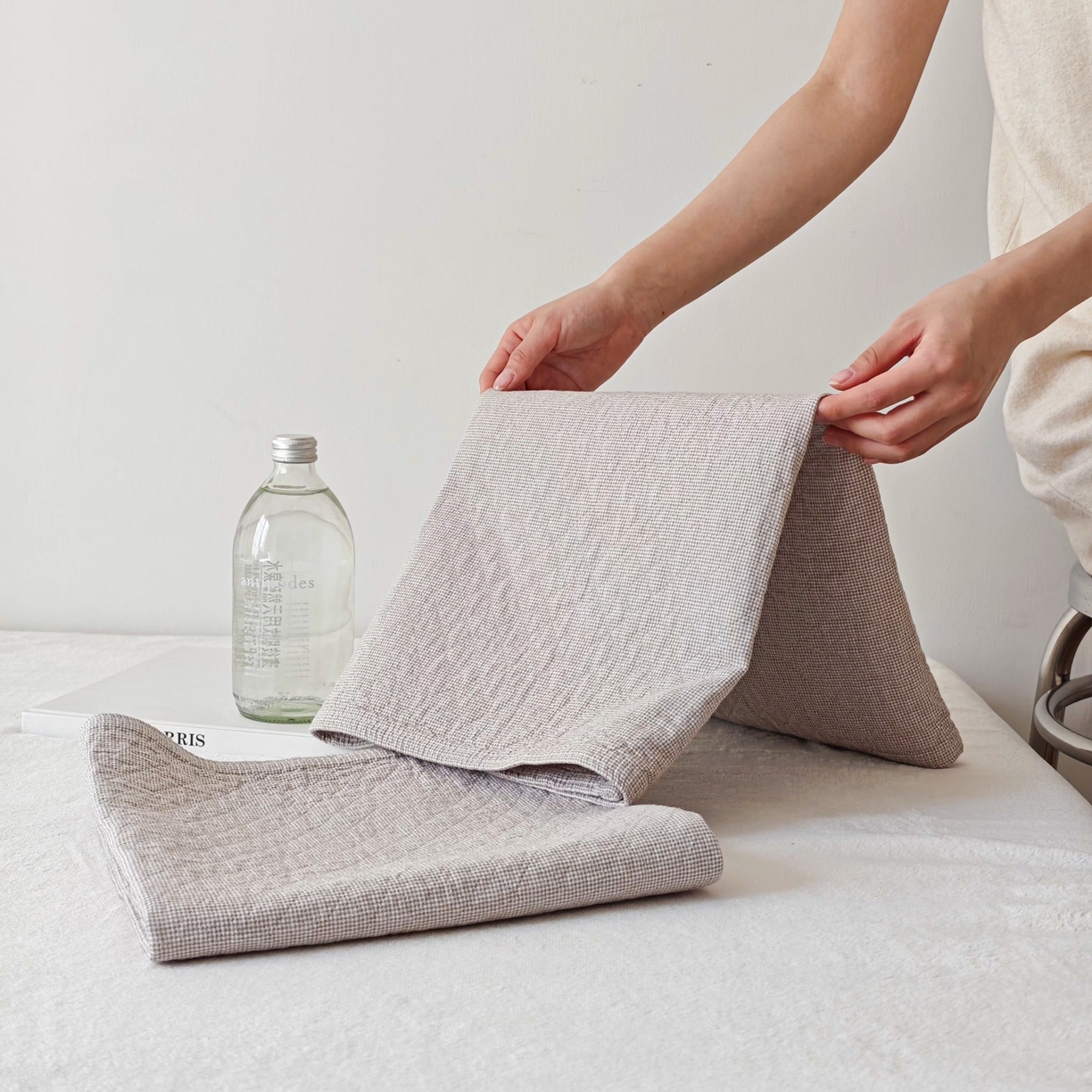 91家纺网 家纺一手货源 找家纺 沐瑟家纺 2026新款无印风格子款枕巾 米格-浅咖