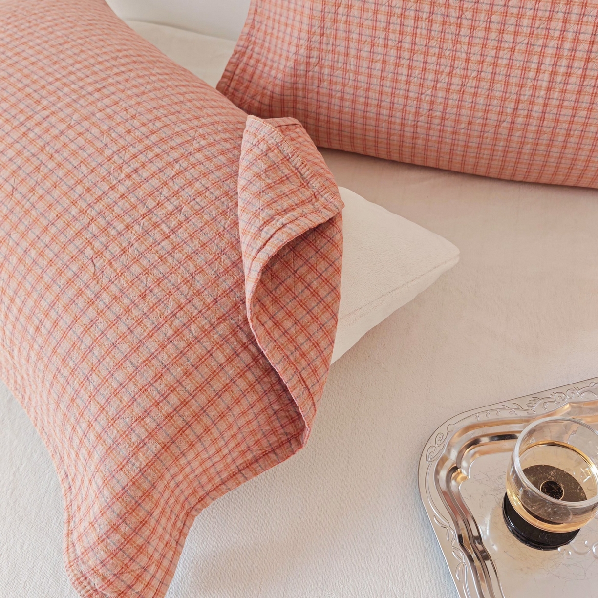 91家纺网 家纺一手货源 找家纺 沐瑟家纺 2026新款无印风格子款枕巾 芸榕-粉色