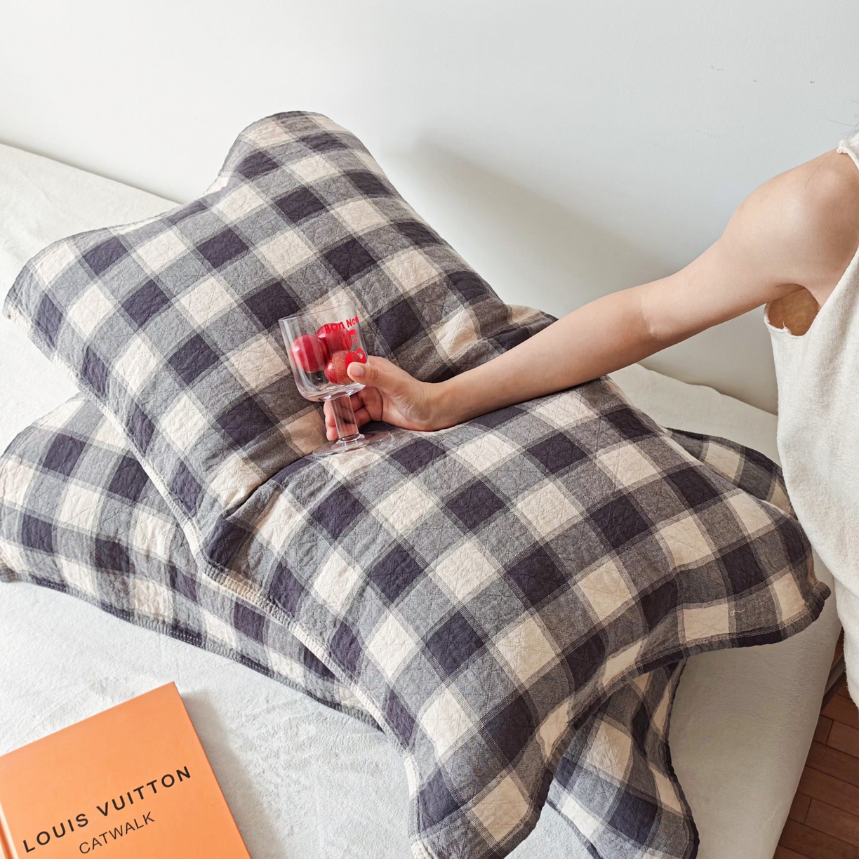 91家纺网 家纺一手货源 找家纺 沐瑟家纺 2026新款无印风格子款枕巾 华夫生活-深灰