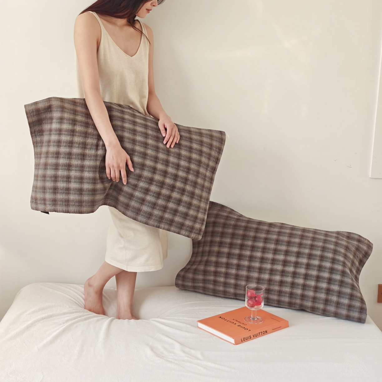 91家纺网 家纺一手货源 找家纺 沐瑟家纺 2026新款无印风格子款枕巾 芸柚-深灰