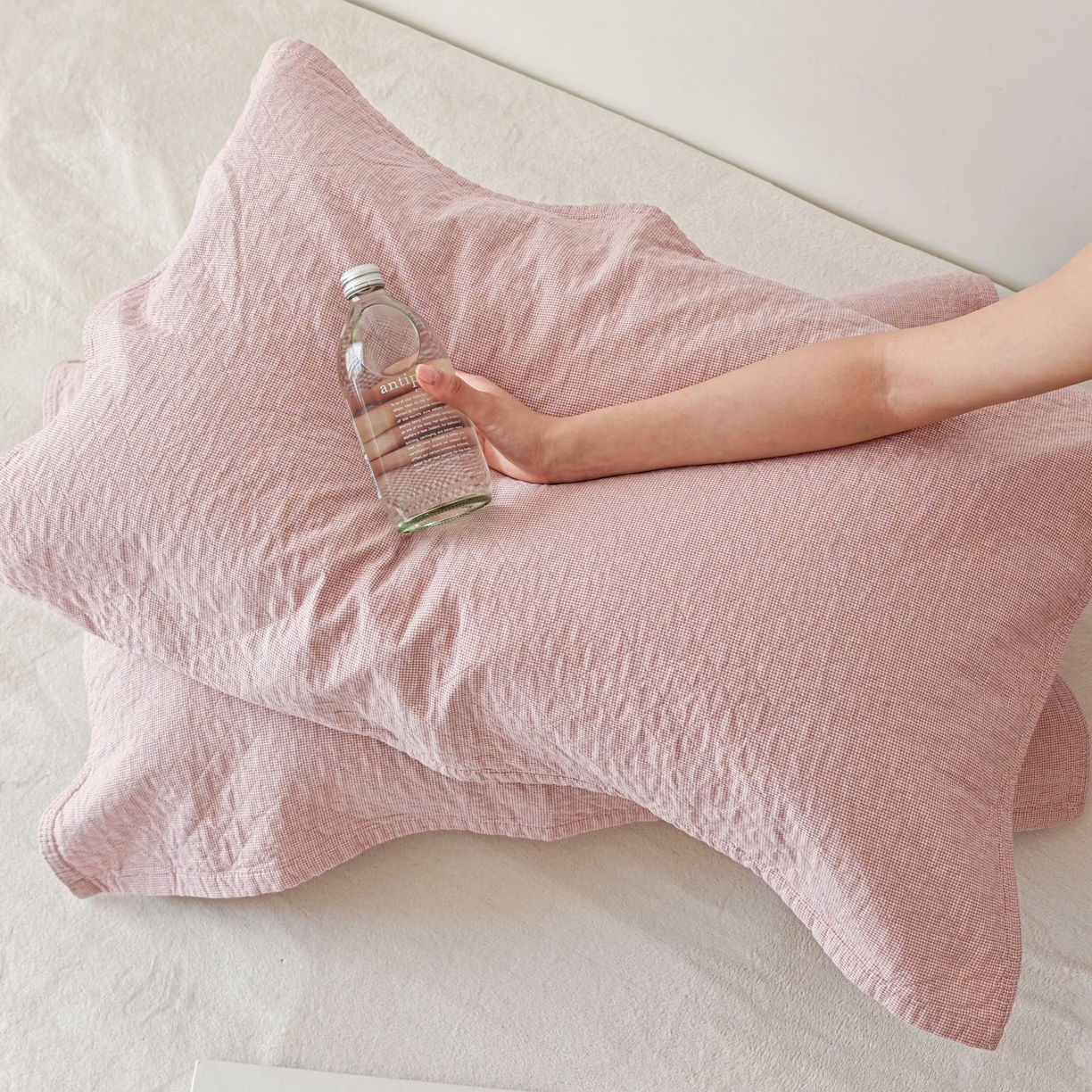91家纺网 家纺一手货源 找家纺 沐瑟家纺 2026新款无印风格子款枕巾 米格-粉色