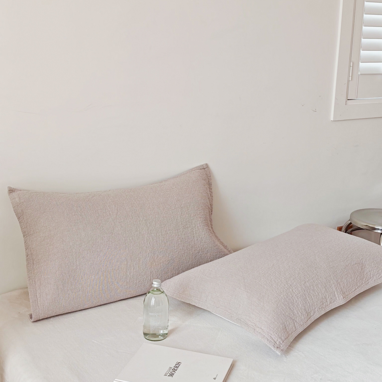 91家纺网 家纺一手货源 找家纺 沐瑟家纺 2026新款无印风格子款枕巾 米格-浅咖