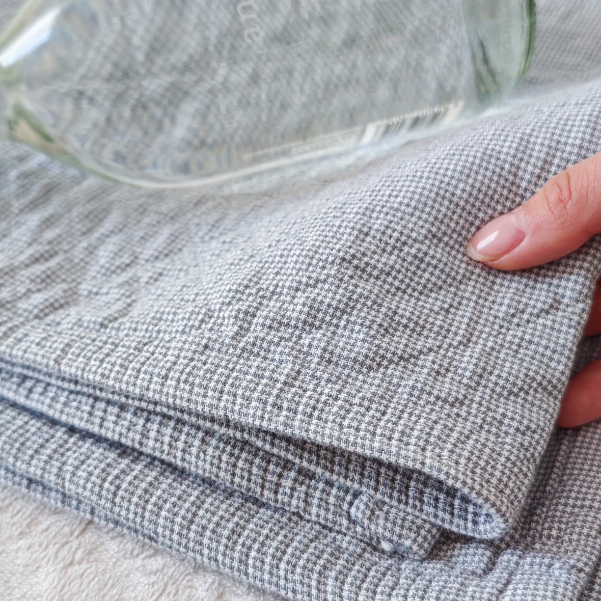 91家纺网 家纺一手货源 找家纺 沐瑟家纺 2026新款无印风格子款枕巾 米格-浅蓝