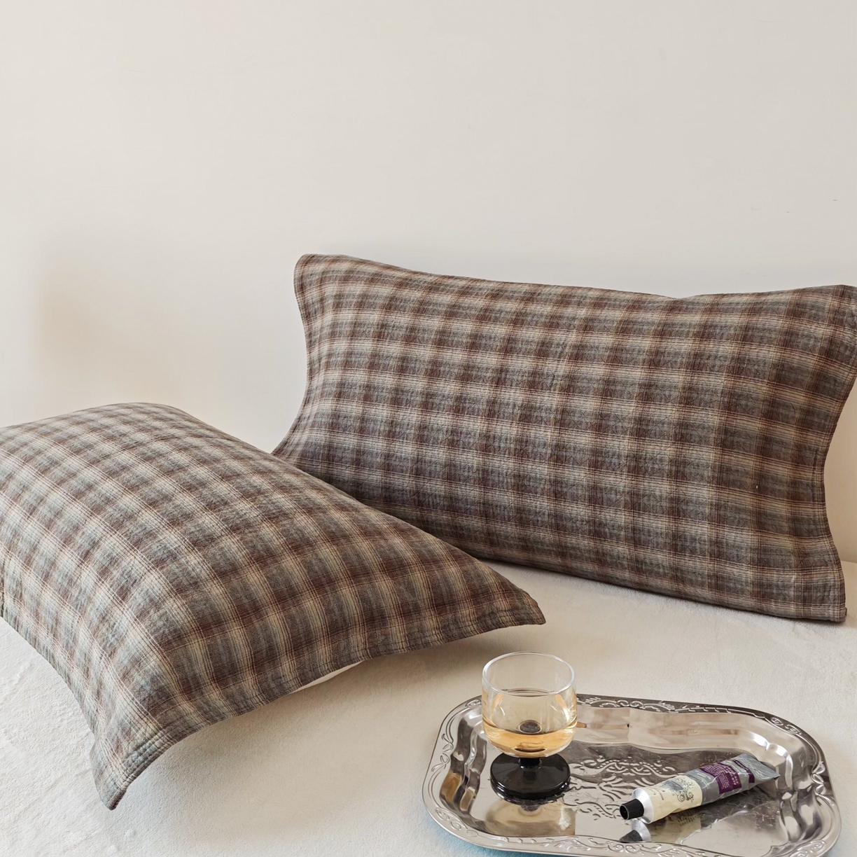 91家纺网 家纺一手货源 找家纺 沐瑟家纺 2026新款无印风格子款枕巾 芸柚-深灰